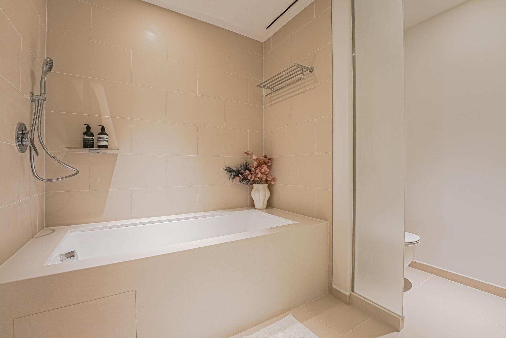 Modern 2Br High Floor Haven In Vida Dubai Marina Exterior foto