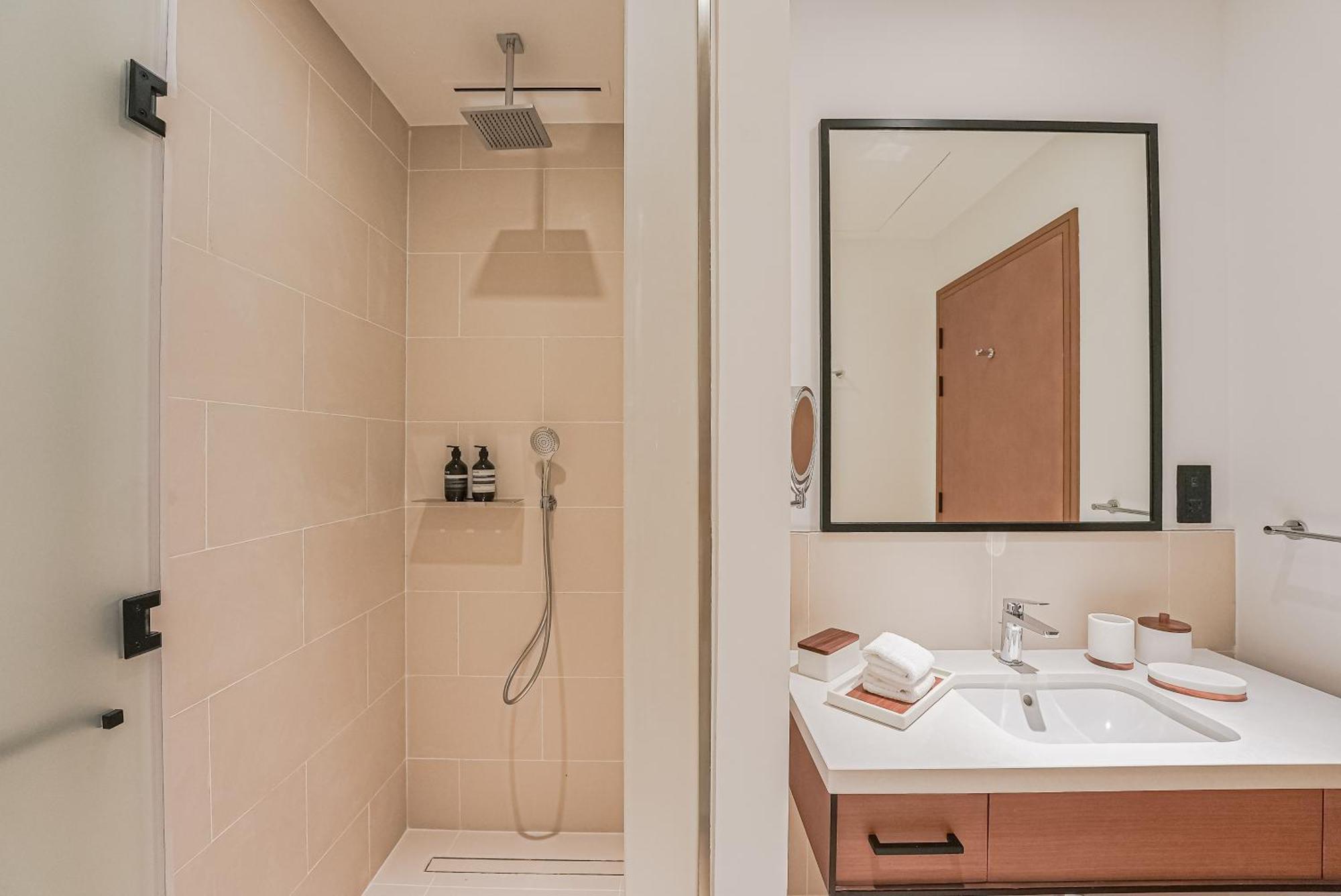 Modern 2Br High Floor Haven In Vida Dubai Marina Exterior foto